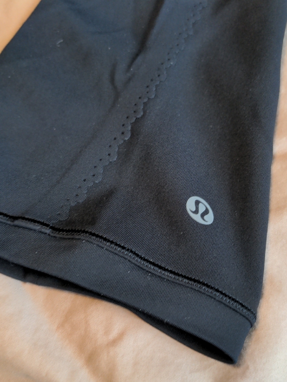 EUC Lululemon 17 inch Capris - Picture 10 of 10
